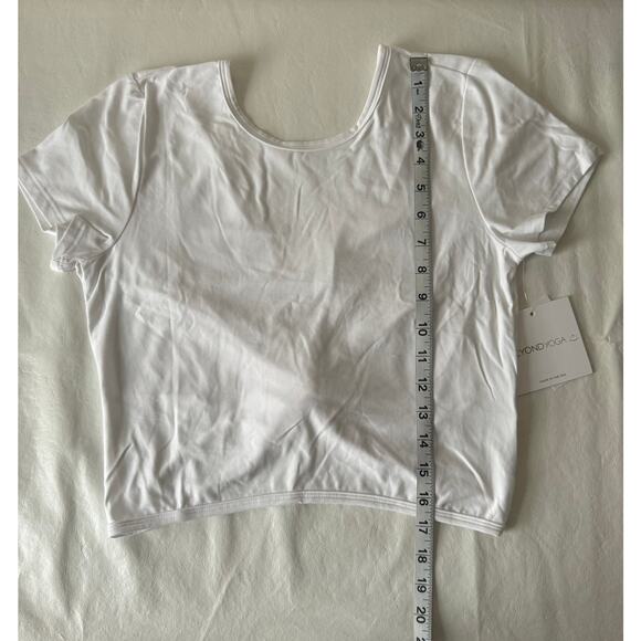 Beyond Yoga Featherweight Twist Out Tee in White Size M - Picture 10 of 10